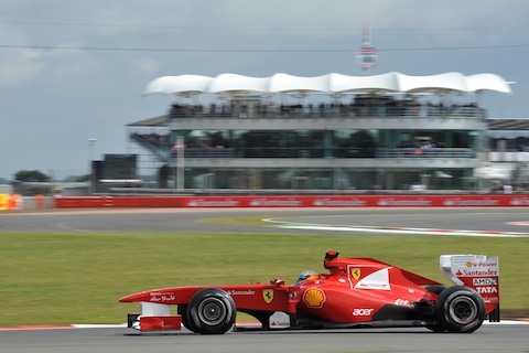 Alonso verslaat Vettel in spannende Britse Grand Prix